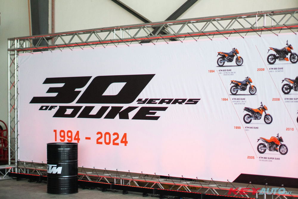 KTM Duke “公爵” 家族 30 周年庆！大马一口气推出 4 款新车：250 Duke、390 Duke、990 Duke、250 ...