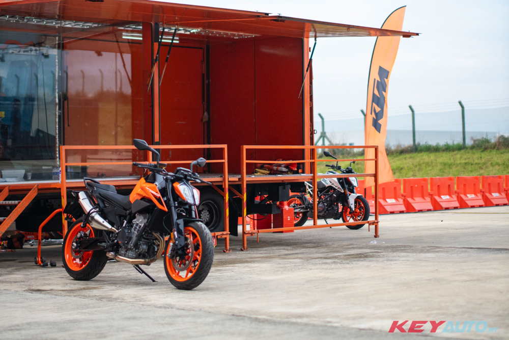 KTM Duke “公爵” 家族 30 周年庆！大马一口气推出 4 款新车：250 Duke、390 Duke、990 Duke、250 ...