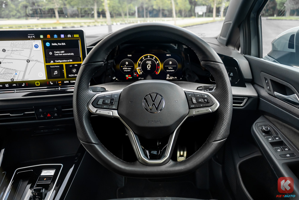 Golf R Line Boot 【车照】Volkswagen Golf R-Line 实拍照,新车价 RM176,580 起!