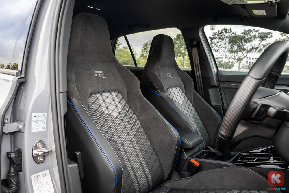 Golf R Line Boot 【车照】Volkswagen Golf R-Line 实拍照,新车价 RM176,580 起!
